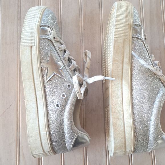 Mia Kids Lace-Up Fun Sparkle Glittery Silver Metallic Sneakers - Picture 10 of 10